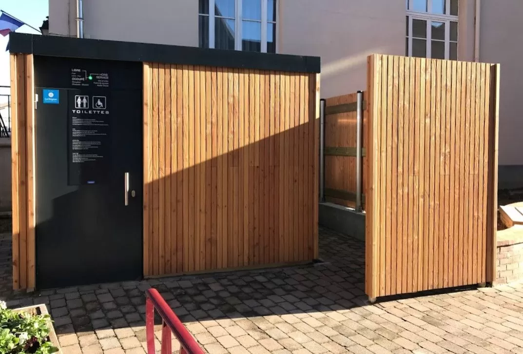 Openbare toiletten in hout Francioli