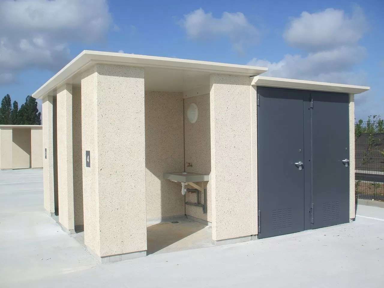 Sanitaire ensemble beige en gris