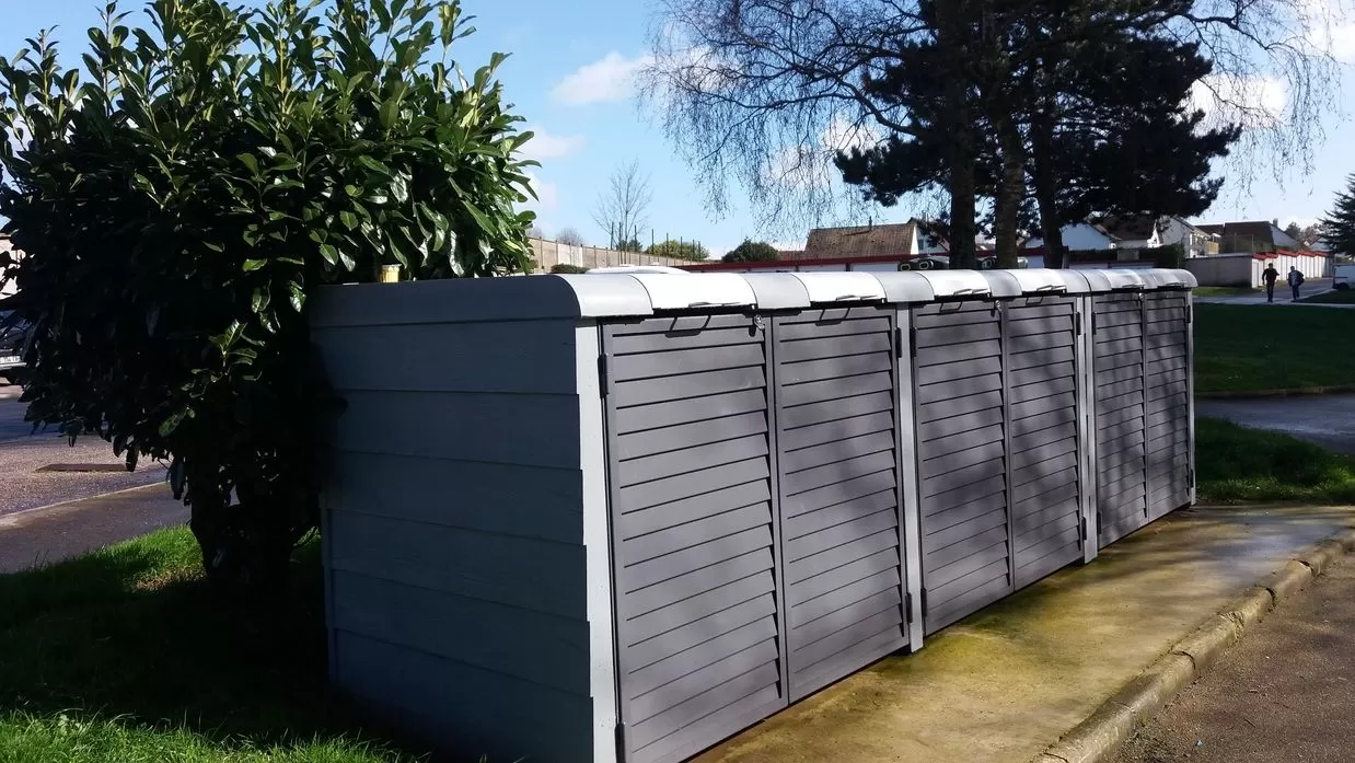 Grijze containerafdekkingen